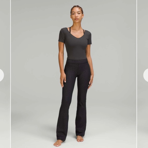 21. NWT Lululemon Groove Super-High-Rise Flared Pant *Nulu Segment Emboss Black - Picture 3 of 4